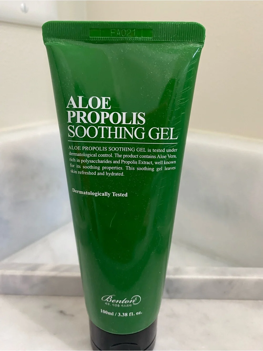 Benton Aloe Propolis Soothing Gel - Green